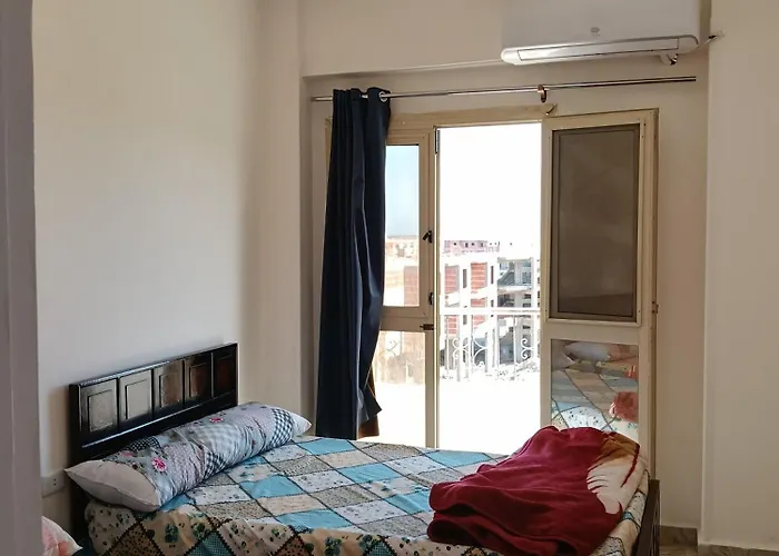2 With Balcony شقة